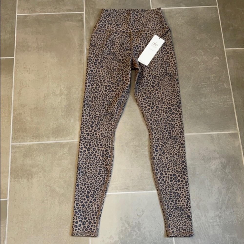 Alo Vapor leopard leggings